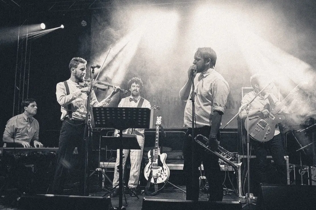 Hudební skupina Tingltangl - Krajina posedlá tmou, Blues pro tebe, Pramínek vlasů a další hity Jiřího Suchého a Jiřího Šlitra